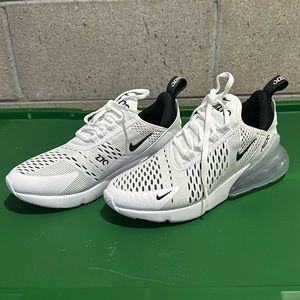 Size 7 Nike air max 270